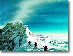 Alpinistes à l'assaut du mont Everest